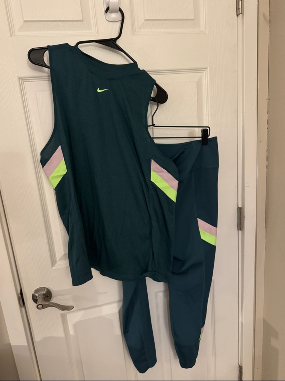 Nike Teal Tank & Legging Set with Neon Lime and Reflective Stripes